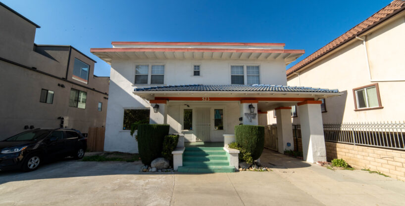 Centrally Located Multi-Family Front Home in Hancock Park, Los Angeles